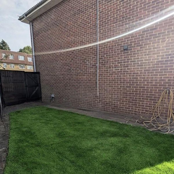 3 bedroom end of terrace house to rent - Photo 1