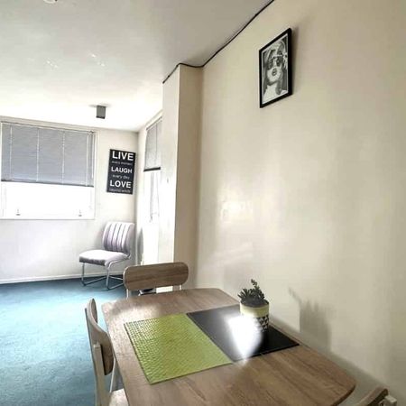 Furnished 1 Bedroom Apartment - Photo 4
