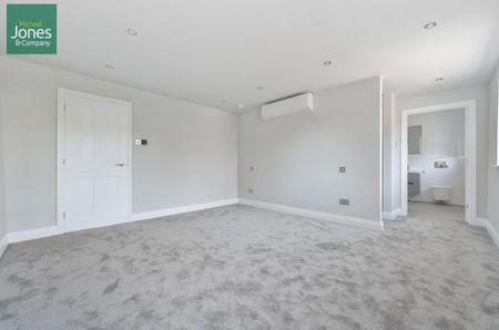 4 bedroom detached house to rent - Photo 5