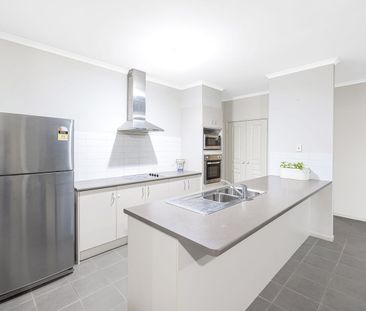 24 Ridgeview St, Carindale QLD 4152 - House For Rent | Domain - Photo 3