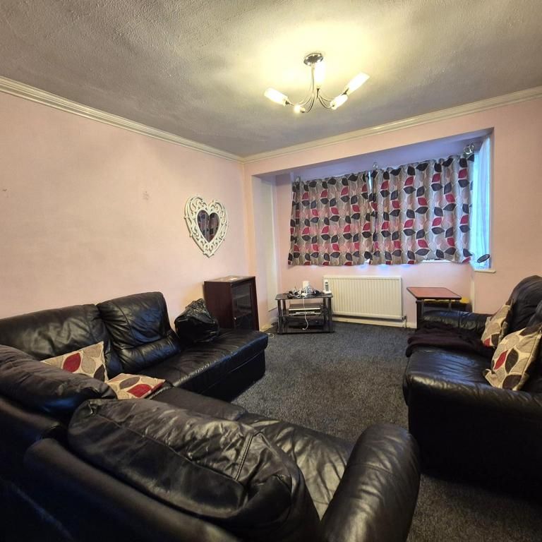 3 bedroom terraced house to rent - Photo 1