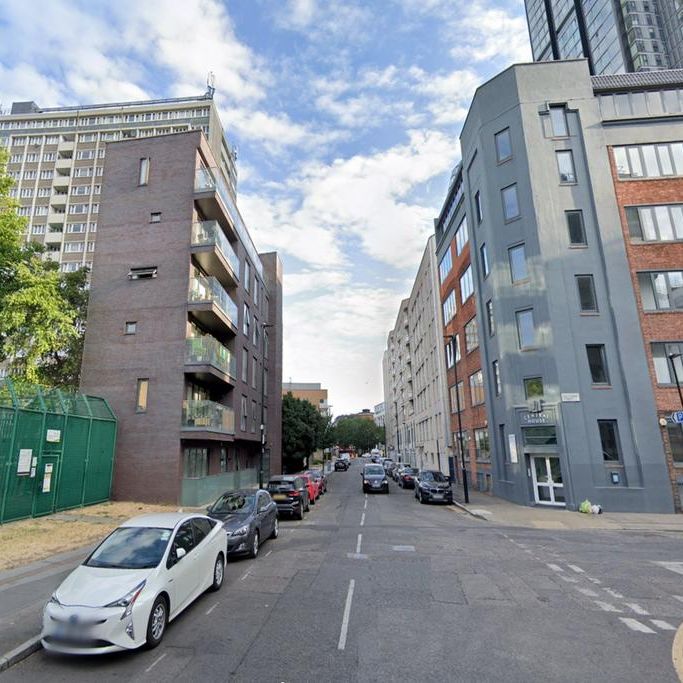 1 bedroom in a flat share to rent - Photo 2