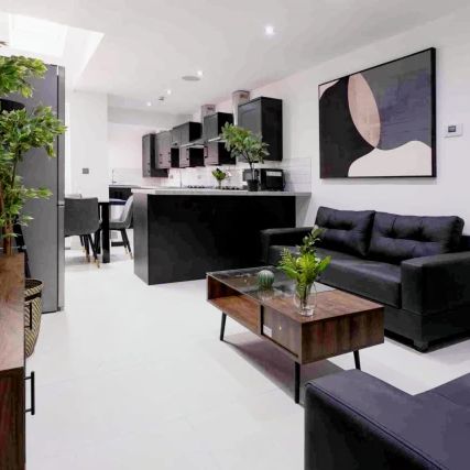 6 Beds 6 Baths - Photo 1