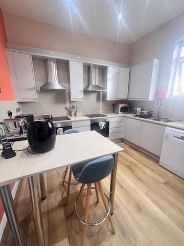 1 bedroom in a flat share to rent - Photo 4