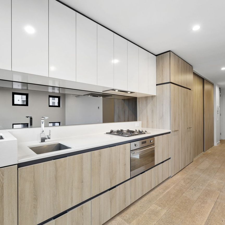 Freshly painted Two Bedroom Apartment on level 23 - Photo 1