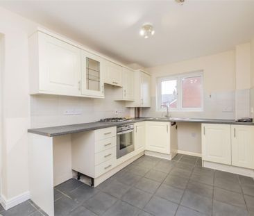 3 bed House - Detached To Let - Photo 1