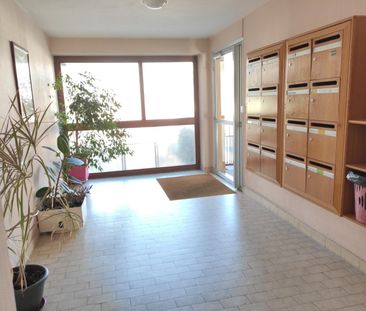 Appartement À Louer 4 Pièces , 82 M² - Photo 2