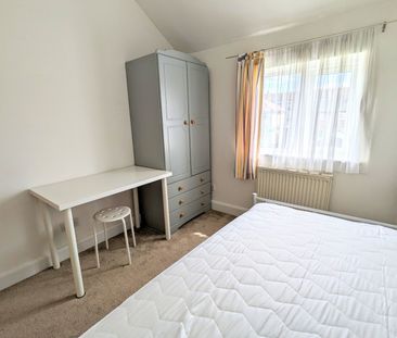 Room in a Shared House, London, SE9 - Photo 1