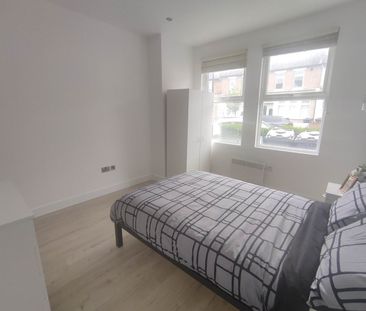 Studio Flat, Estcourt Road, SE25 - Photo 1