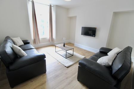 5 bedroom detached house to rent - Photo 2