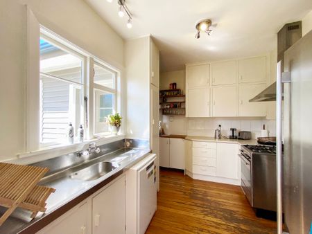Great Family Home Awaits! - Photo 4