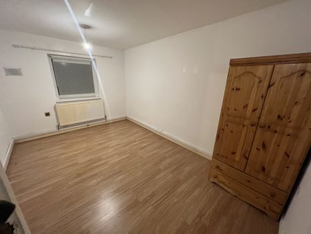 2 Bed Flat, Lenchs Green, B5 - Photo 2
