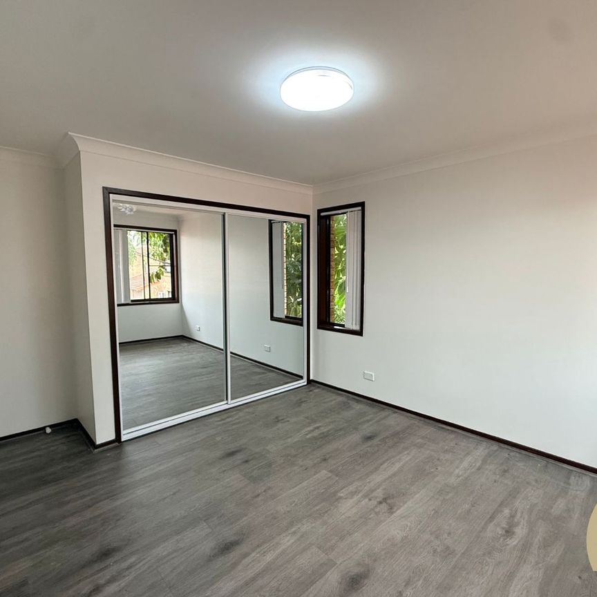 Revovated 2 Bedroom Townhouse&excl; - Photo 1