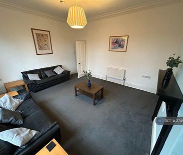 3 bedroom flat to rent - Photo 3