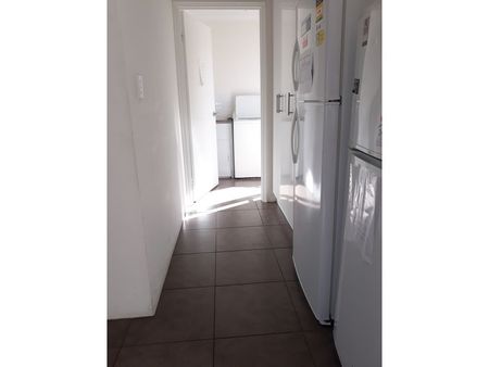 Large Master Bedroom. Modern House. Top Locale. Walk to everything! Couple Allow! - Photo 3