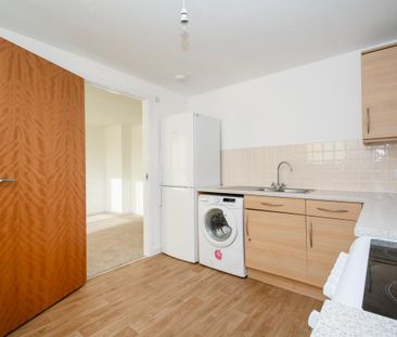 Bright, Spacious, Two Bed, Unfurnished Second Floor Apartment with ... - Photo 6