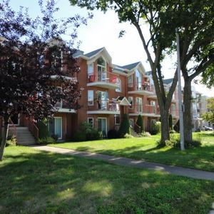 Grand 4 1/2 style condo à louer à Boisbriand pour avril - Photo 2