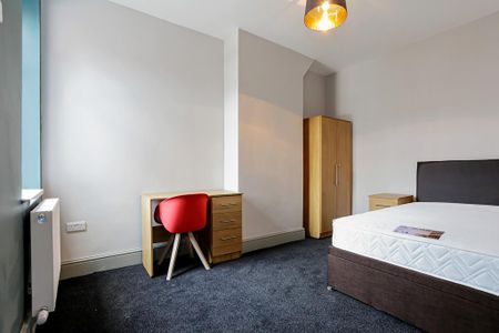 4 bedroom terraced house to rent - Photo 3