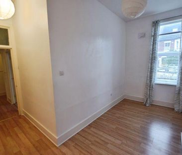 3 bedroom flat to rent - Photo 4