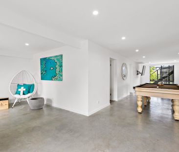 Modernised with bay views - Photo 4