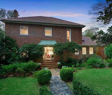 6-month lease term - 4 Bedroom Family Home - Photo 1