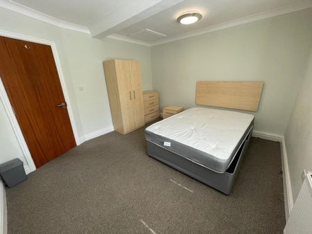 1 bedroom in a house share to rent - Photo 4