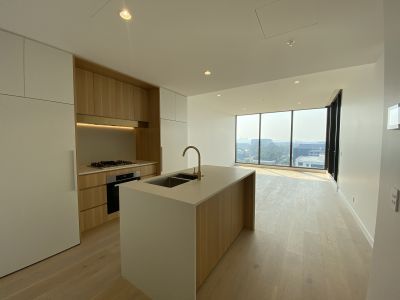 Stylish Living Meets Ultra Convenience - 2 BED - Photo 3