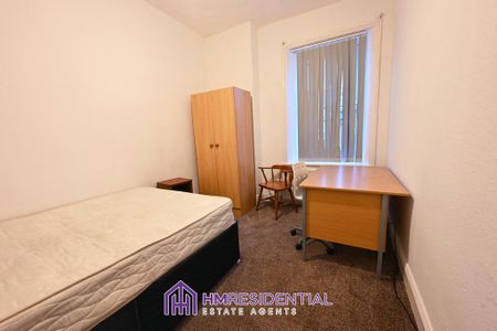 3 bedroom flat to rent - Photo 4