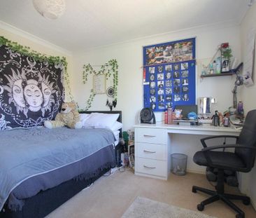 5 bedroom semi-detached house to rent - Photo 4