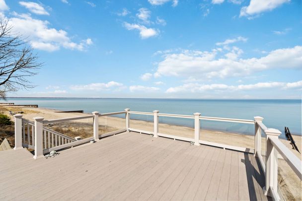 Fully Furnished Waterfront Rental (Minimum 30 days) - Photo 1