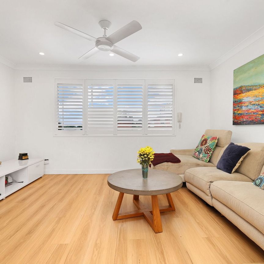 Modern two Bedroom Apartment with Parking - Photo 1