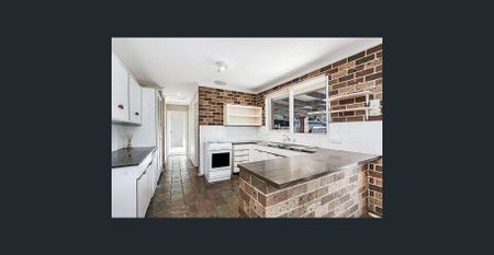 Charming family home in quality locale - Photo 3