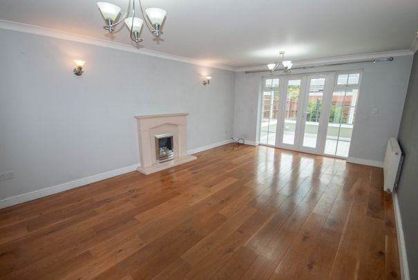 Lawford Lane, Rugby, CV22 - Photo 1