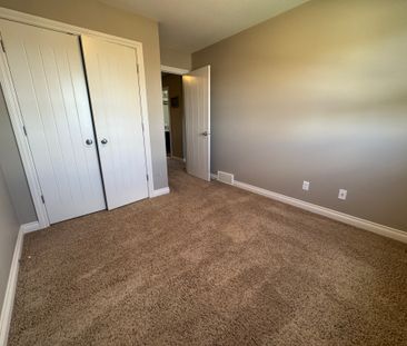 3 Bedroom Duplex with Garage & Fenced Yard – Pet Friendly in Blackfald - Photo 3