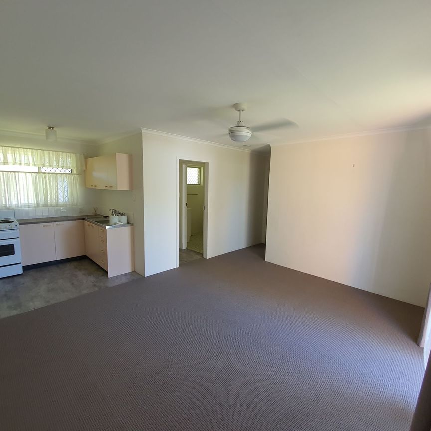 Well Maintained Unit - Close to Beach & Public Transport - Photo 1