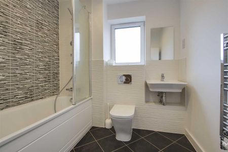 3 bedroom semi-detached house to rent - Photo 2