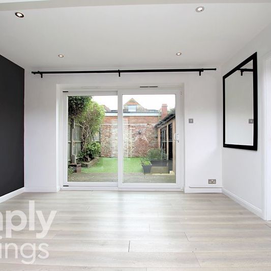 4 Bed property for rent - Photo 1