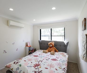 LARGE MODERN OPEN-PLAN BRICK HOME WITH A STYLISH KITCHEN, IN A FAMI... - Photo 2