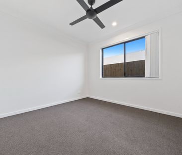 Parkside Family Home with 2 Living Areas, Solar Savings & Walk to S... - Photo 2