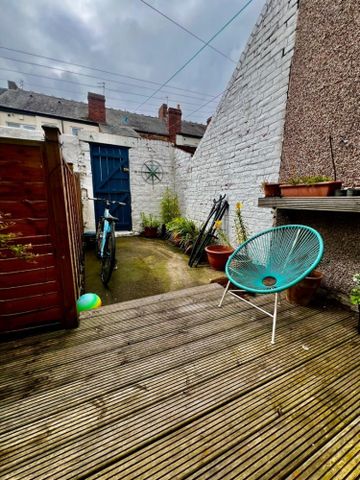 2 bedroom Flat To Let - Photo 3