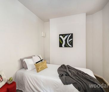 Bright and Versatile Apartment in Prime Hawthorn Location - Photo 3