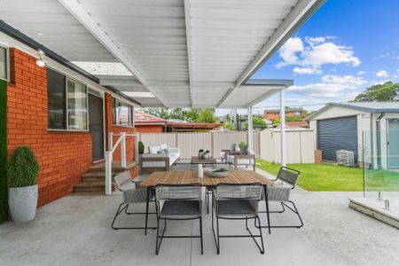 Spacious 3-Bedroom Brick Home in Popular Yagoona West - Photo 2