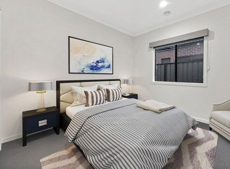 Large Spacious Family Home! - Photo 3