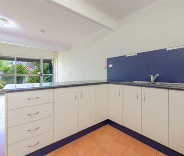 Tidy Two Bedroom Unit with Air Conditioning - Photo 4