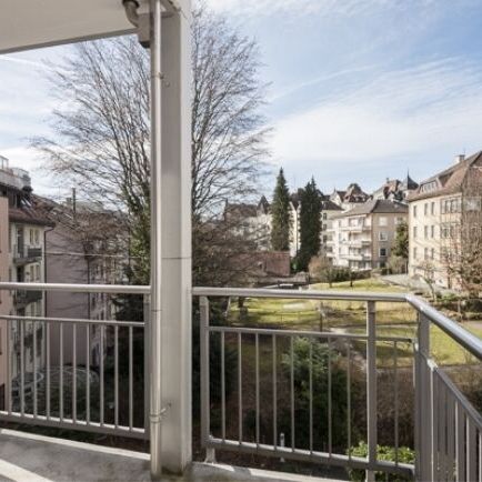 Proche de la ville et appartement calme est à la recherche d’un nouveau résident - Photo 1