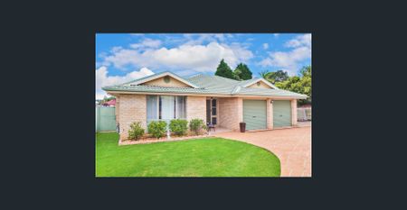 Spacious Four Bedroom Family Home in Glenmore Park - Photo 3