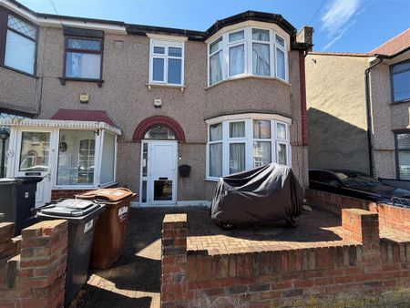 3 bedroom end of terrace house to rent - Photo 2