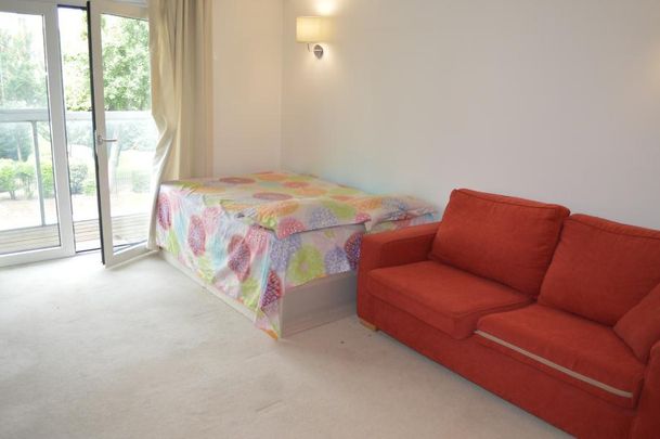 Studio to rent - Photo 1