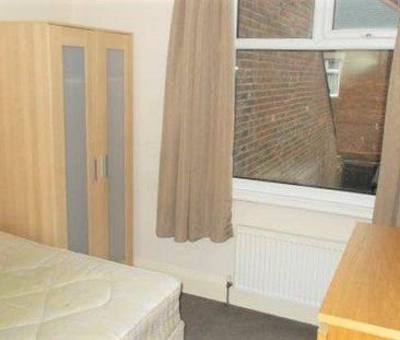 3 bedroom flat to rent - Photo 5