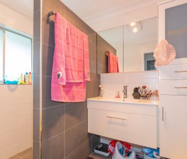 6 Wallace Street, Redcliffe QLD 4020 - House For Rent | Domain - Photo 1